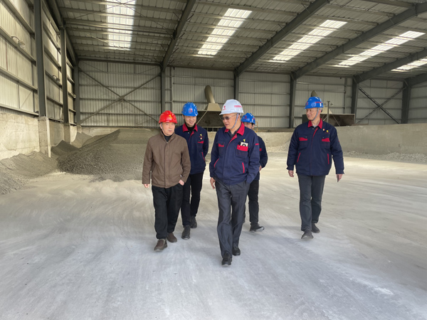 股份公司黨委委員、副總經(jīng)理劉道昆到建材公司調研