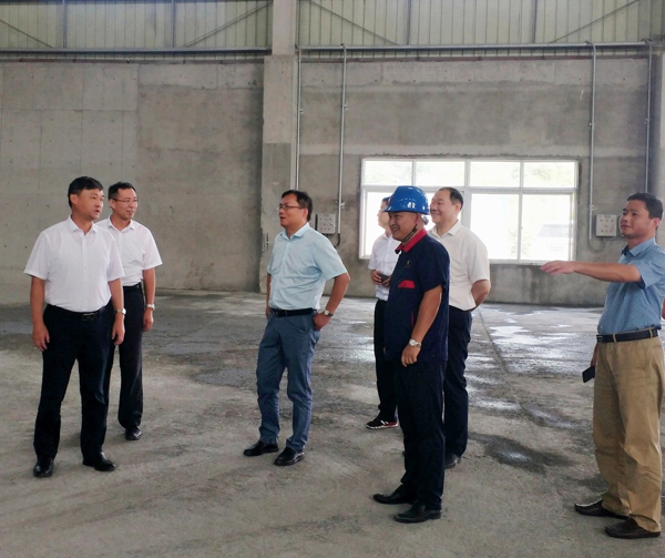 集團(tuán)公司黨委委員、股份公司黨委書記、總經(jīng)理蔣培進(jìn)到矸石項(xiàng)目部...