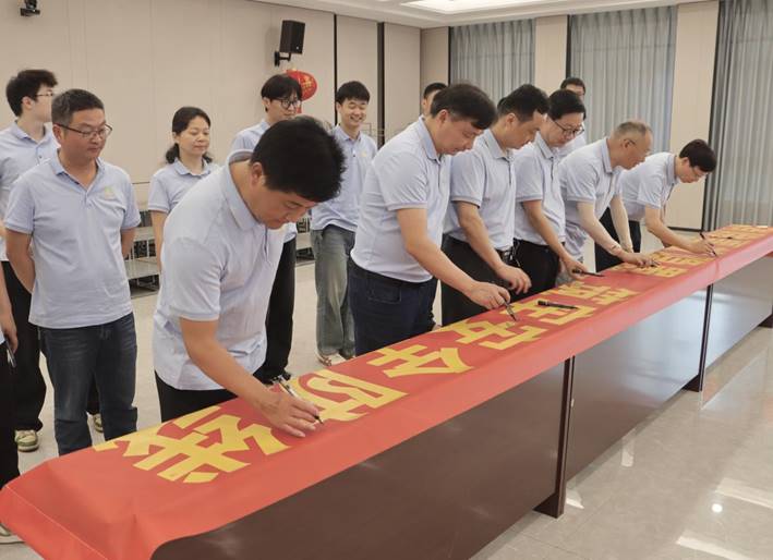 公司開展“安全生產(chǎn)月”安全承諾簽名活動(dòng)